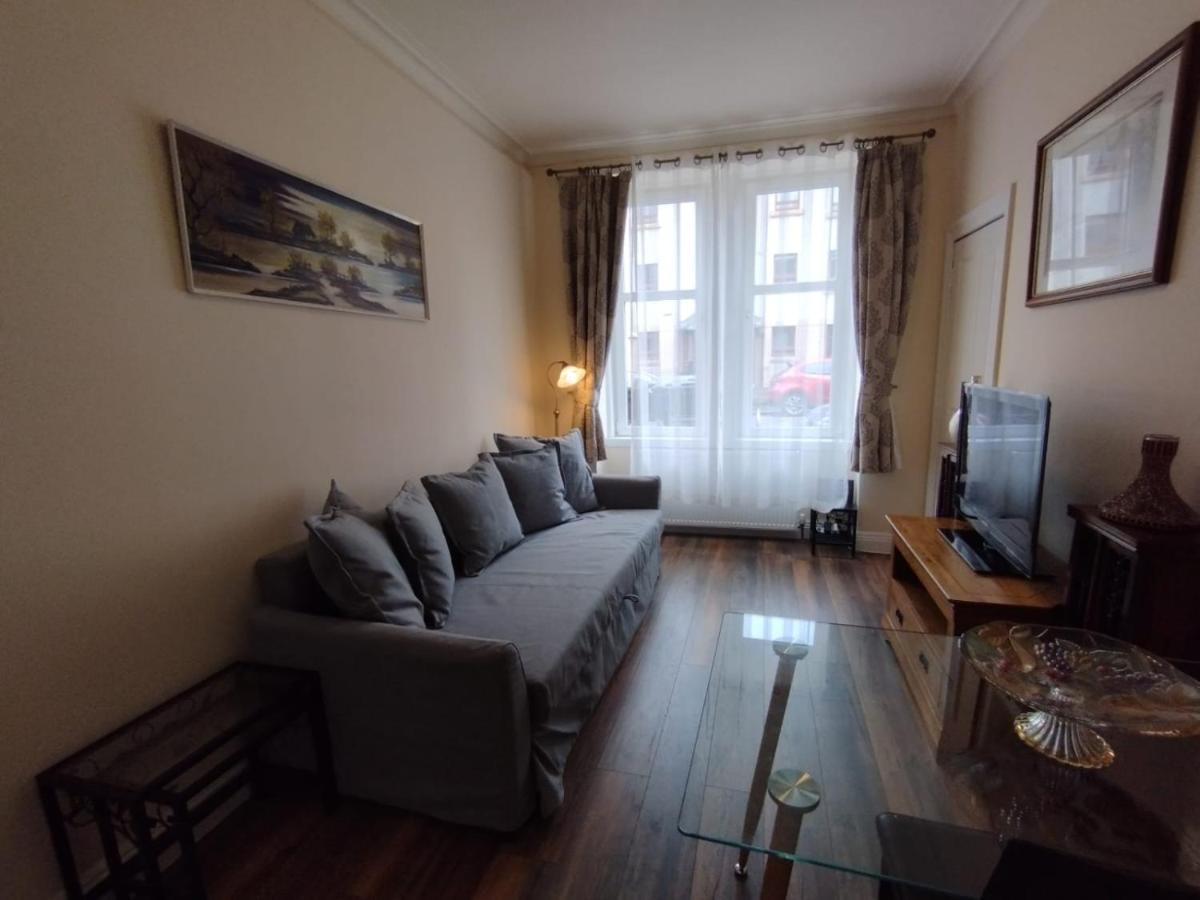 2 Bedrooms Flat Central Edinburgh, Sleeps 6, In The Shadow Of Holyrood Park And Arthur'S Seat With Free Parking, Two Bed Rooms 外观 照片