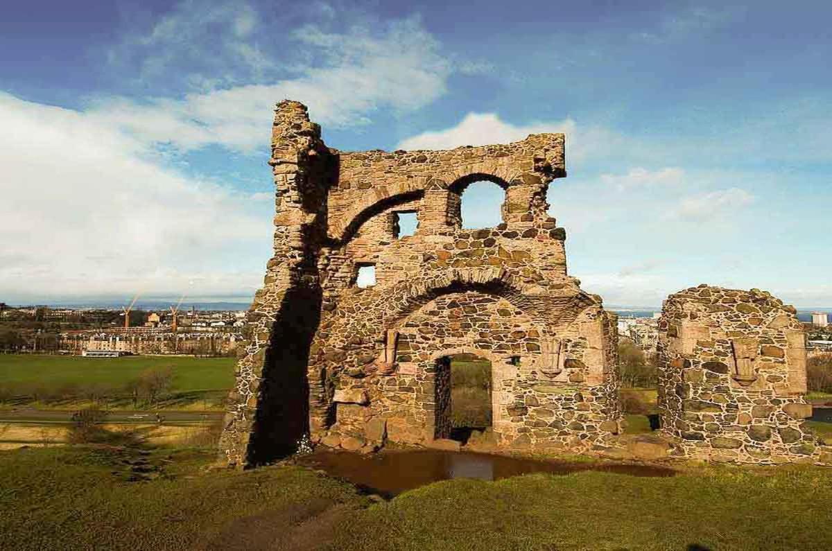 2 Bedrooms Flat Central Edinburgh, Sleeps 6, In The Shadow Of Holyrood Park And Arthur'S Seat With Free Parking, Two Bed Rooms 外观 照片